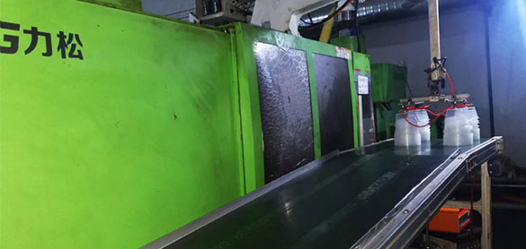 solution de machine de moulage par injection de récipients en plastique